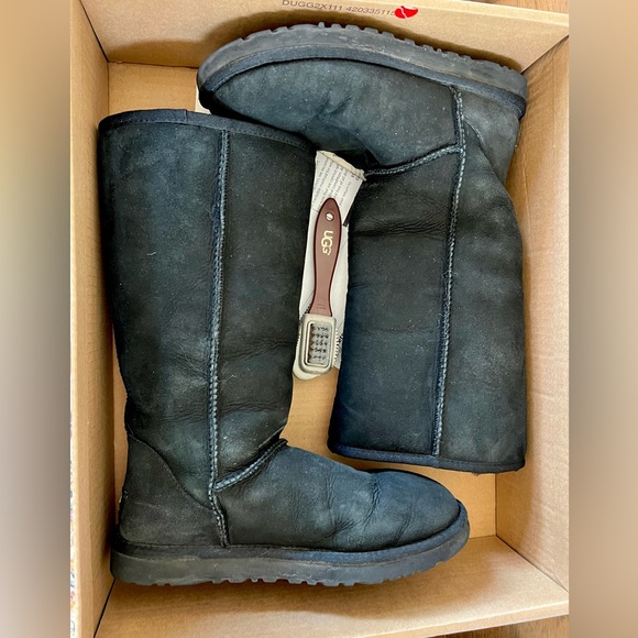 UGG Classic Tall Sheepskin Boots - Black - Size 7 - Picture 4 of 4